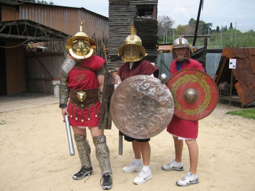 roman-gladiator-school-1-520_390.jpg